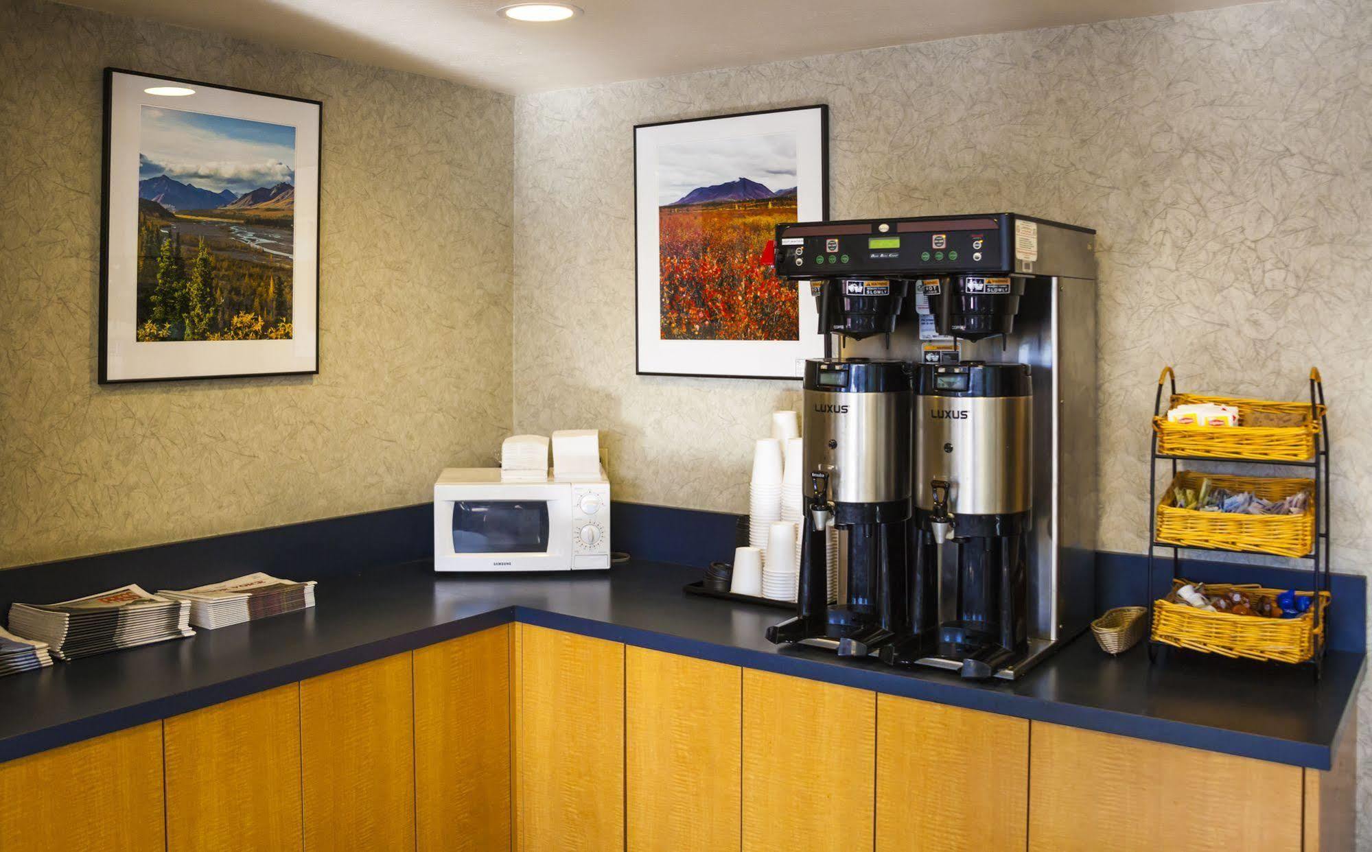 Guesthouse Inn & Suites Anchorage Inn Екстериор снимка